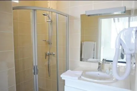 Aux Jardins De L'isle Apartment *